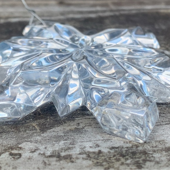 Clear snowflake ornament - Picture 3 of 9